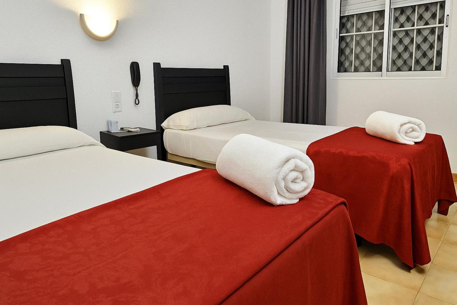 Hotel San Vicente - Centro Playa Conil De La Frontera Exteriör bild
